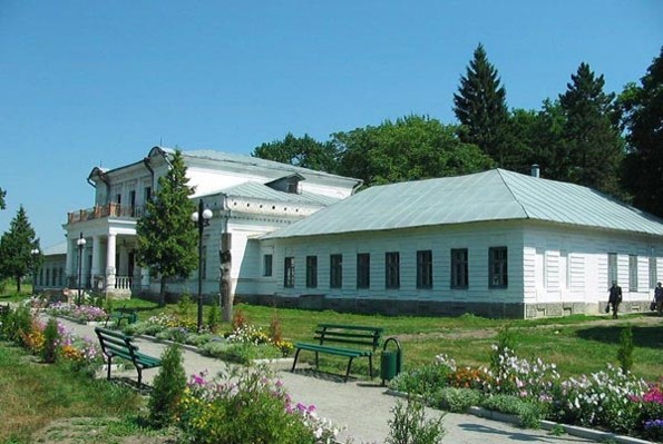 Image - Trostianets (Sumy oblast): 18th-19th-century palace.