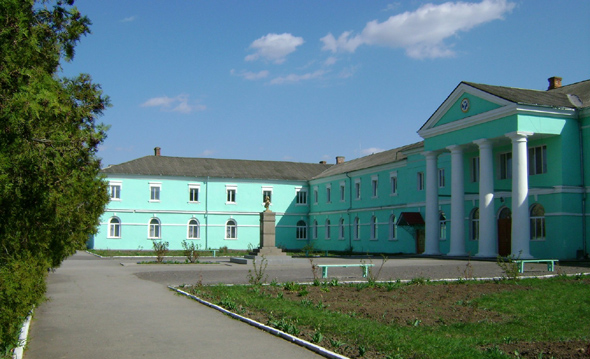 Image -- Tulchyn: the Potocki family Small Palace (18th century).