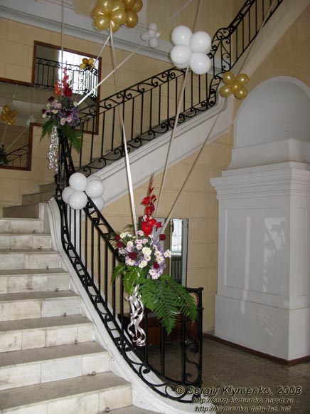 Image -- Tulchyn: the interior of the Potocki family's Palace (18th and 19th centuries).