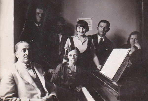 Image - Stefaniia Turkevych with her professor Vitezslav Novak in Prague (1933)