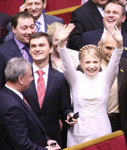 Image -- Yuliia Tymoshenko and Batkivshchyna party deputies (2007).