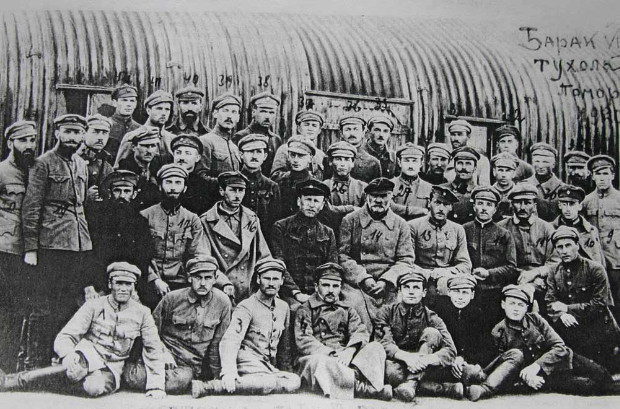 Image -- Ukrainian Galician Army soldiers at the internment camp in Tuchola, Poland.