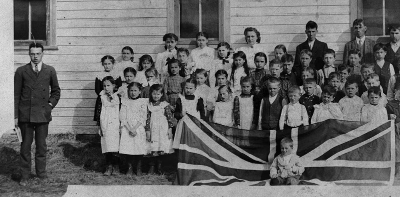 Image -- A Ukrainian bilingual school in Manitoba (1908).