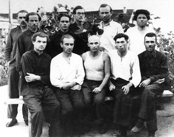 Image -- Mykola Soroka (center) among Ukrainian political prisoners in a Kolyma forced-labor camp (Russian FSSR).