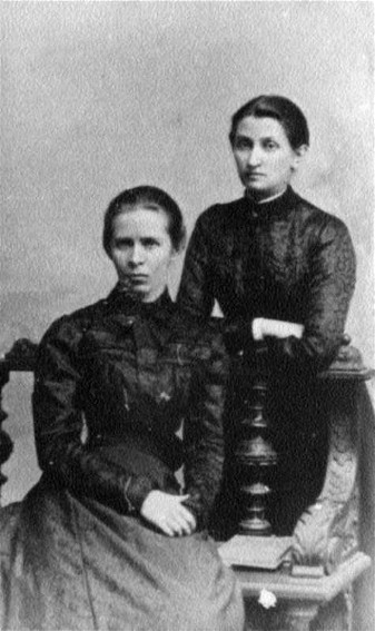 Image -- Lesia Ukrainka and Olha Kobylianska (1901 photo).