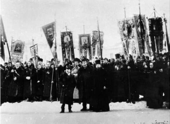 Image - A pro-tsarist demonstration organized by the Union of the Russian People.