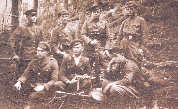 Image - UPA insurgents from the Stanyslaviv region (photo from Litopys Ukrains'koi Povstans'koi Armii).