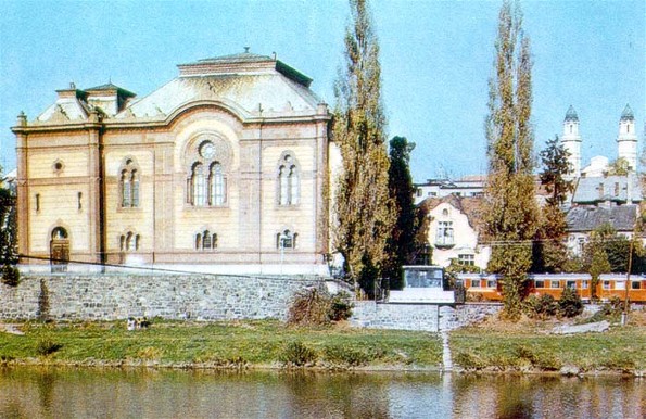 Image -- Uzhhorod: the philaharmonic hall (formerly a synagogue) with a view of the cathedral in the background.