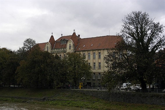 Image -- The building of the Uzhhorod gymnasium (1784).