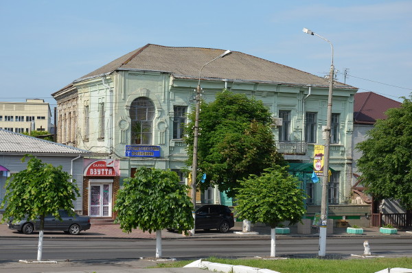 Image -- A street in Vasylkiv, Kyiv oblast.