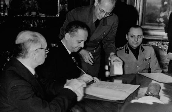 Image -- Vienna Arbitration: the signing of the Second Accord (1940).