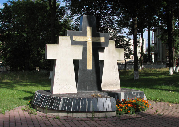 Image - Vinnytsia: Memorial to the victims of the Soviet terror of 1937-38.