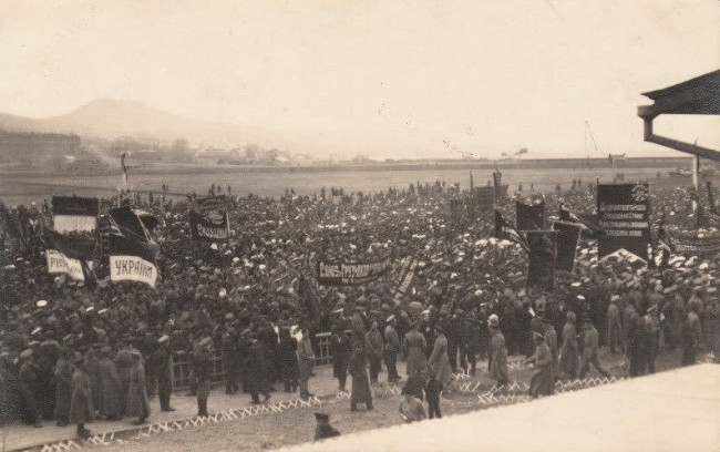 Image - A Ukrainian demonstration in Vladivostok in the Far East (1917).