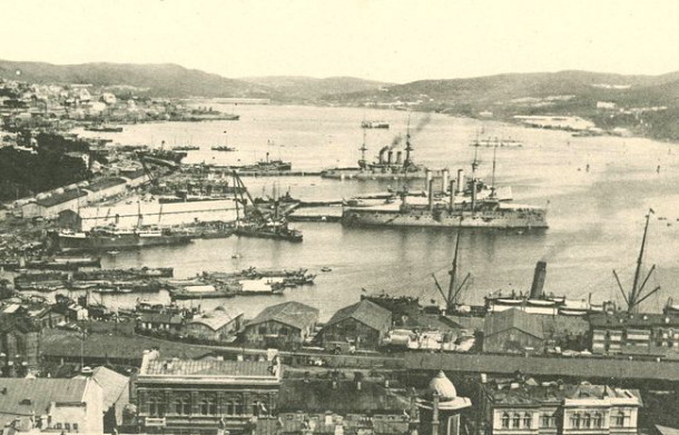 Image -- Vladivostok port (early 20th century).