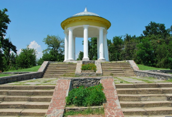 Image -- An arbor in Voznesensk, Mykolaiv oblast.