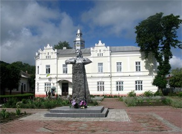 Image -- The central square in Vyzhnytsia, Chernivtsi oblast.