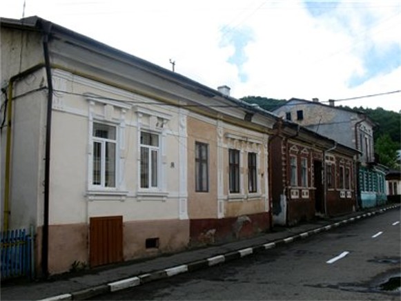 Image -- A street in Vyzhnytsia, Chernivtsi oblast.