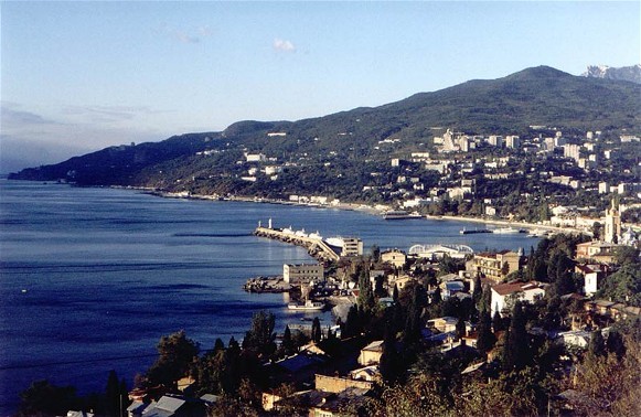 Image -- A panorama of Yalta.