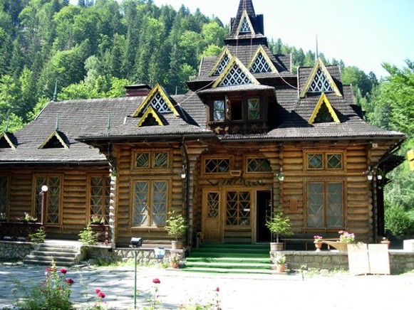 Image - A Hutsul-style building in Yaremche.