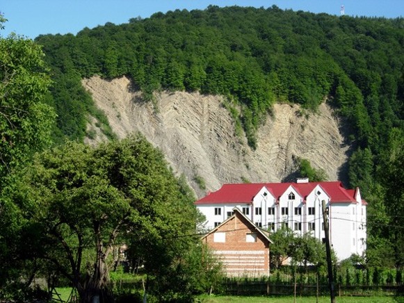 Image - A tourist resort in Yaremche.