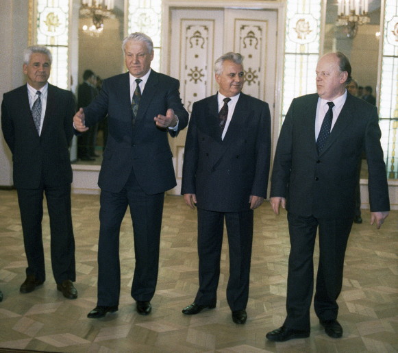 Image - Boris Yeltsin, Leonid Kravchuk, and Stanislau Shushkevich in 1991 (with Vitold Fokin in background on left).