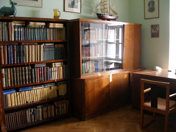 Image -- Yuri Yanovsky memorial room at Central State Archive-Museum of Literature and Art in Kyiv.
