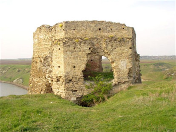 Image -- The ruins of the Zhvanets castle.