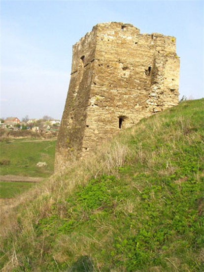 Image -- The ruins of the Zhvanets castle.