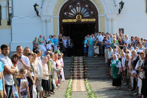 Image -- Faithful at the church holiday in the Zhytomyr eparchy.